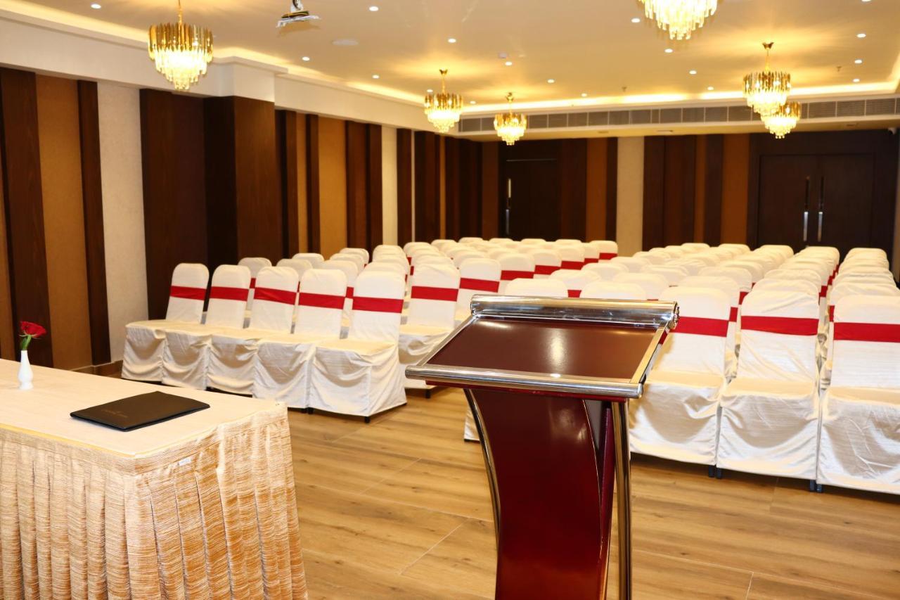Capital Park Residency Hotel Thiruvananthapuram Exterior photo